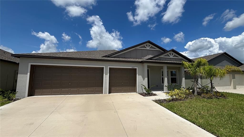 Attached, Exterior, Facade, Ranch
