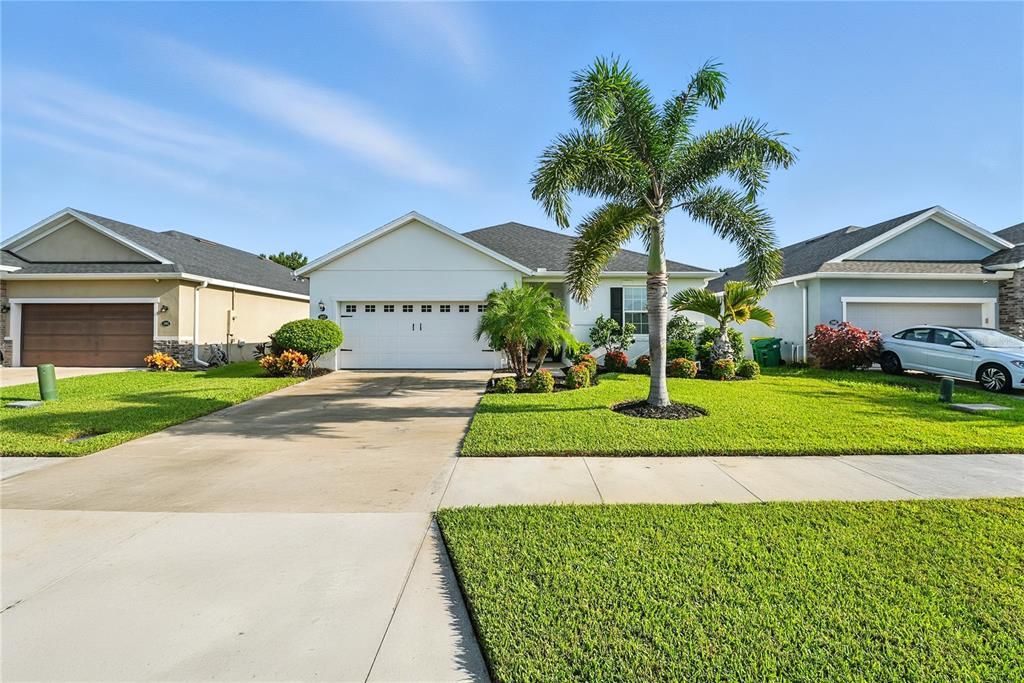 Attached, Exterior, Facade, Ranch