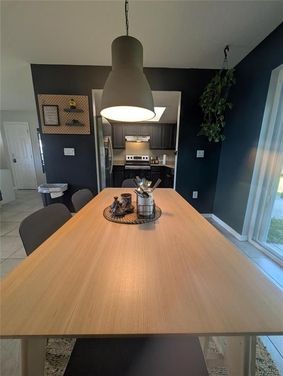 Dining room, Interior, Kitchen, Pendant Lights, Stainless Steel Appliances