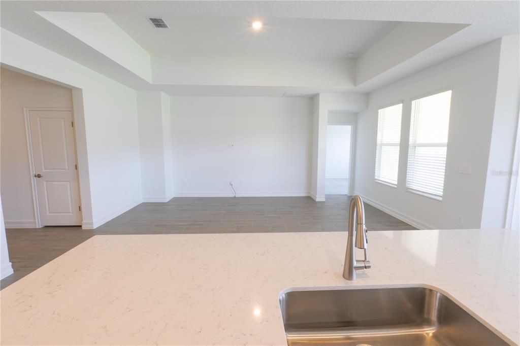 Empty room, Interior, Recessed Lighting