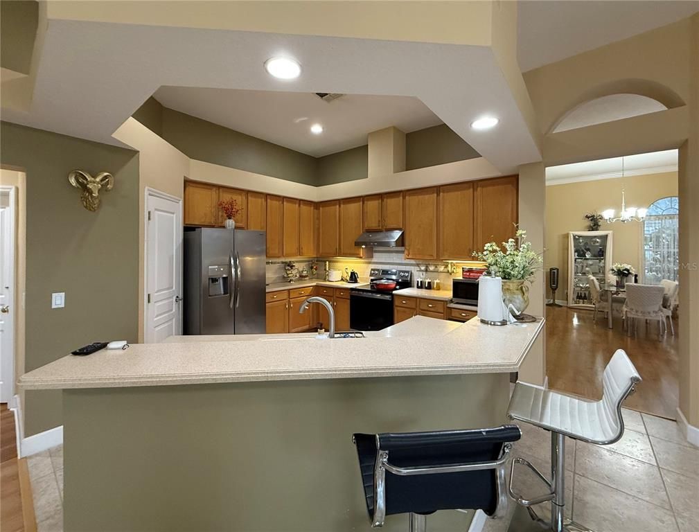 Chandelier, Dining room, Interior, Kitchen, Pendant Lights, Recessed Lighting, Stainless Steel Appliances