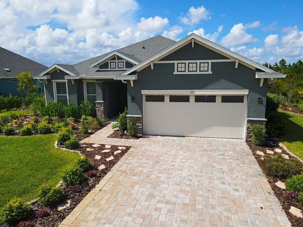 Attached, Exterior, Facade, American Craftsman