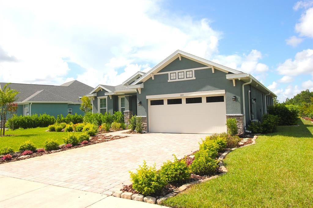 Attached, Exterior, Facade, American Craftsman