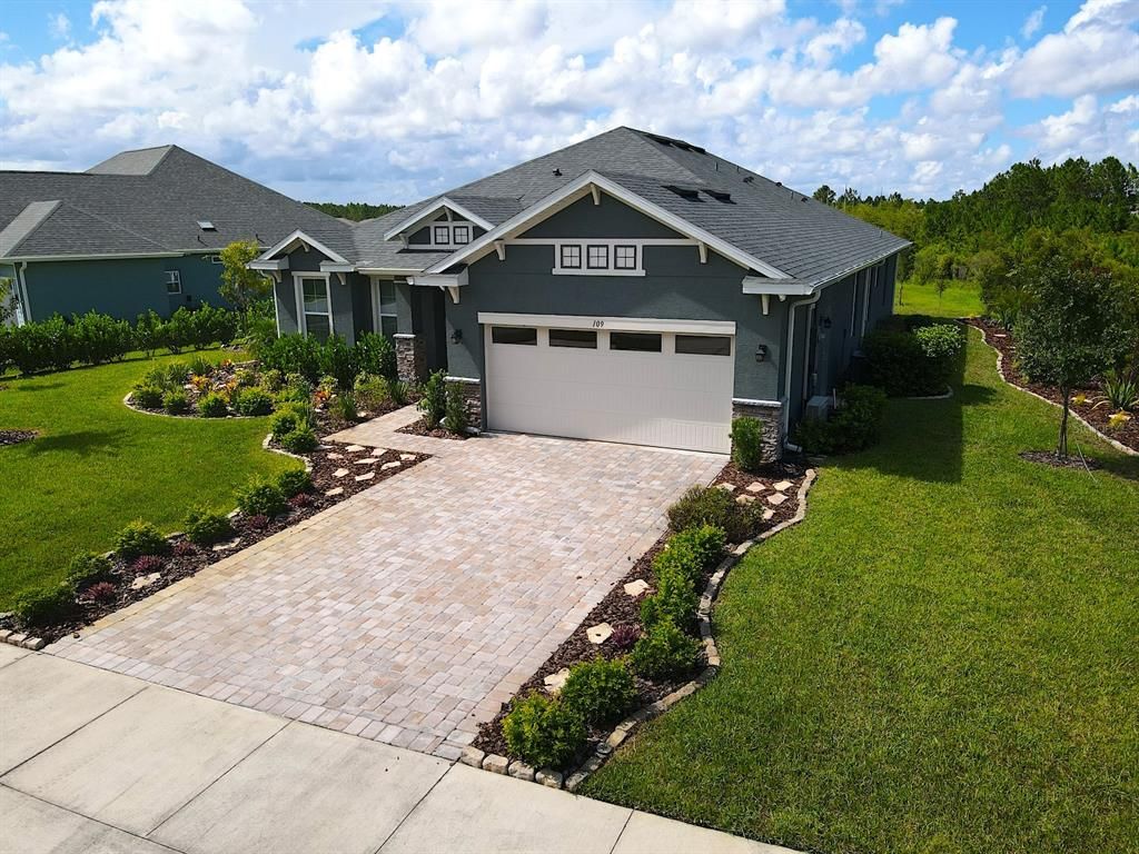 Attached, Exterior, Facade, American Craftsman