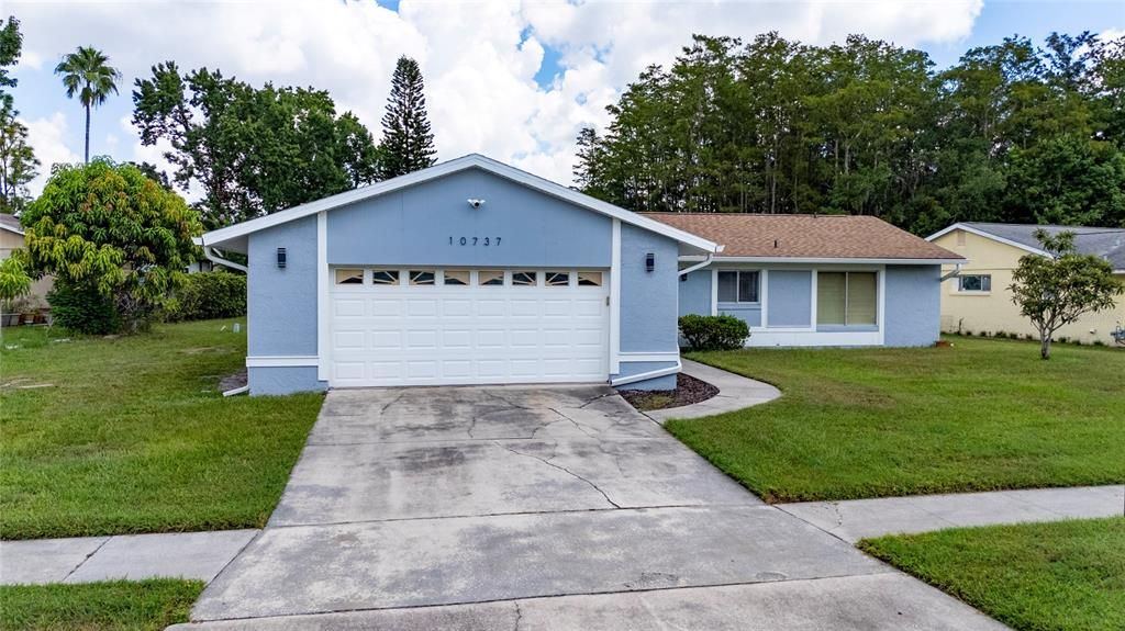 Attached, Exterior, Facade, Ranch