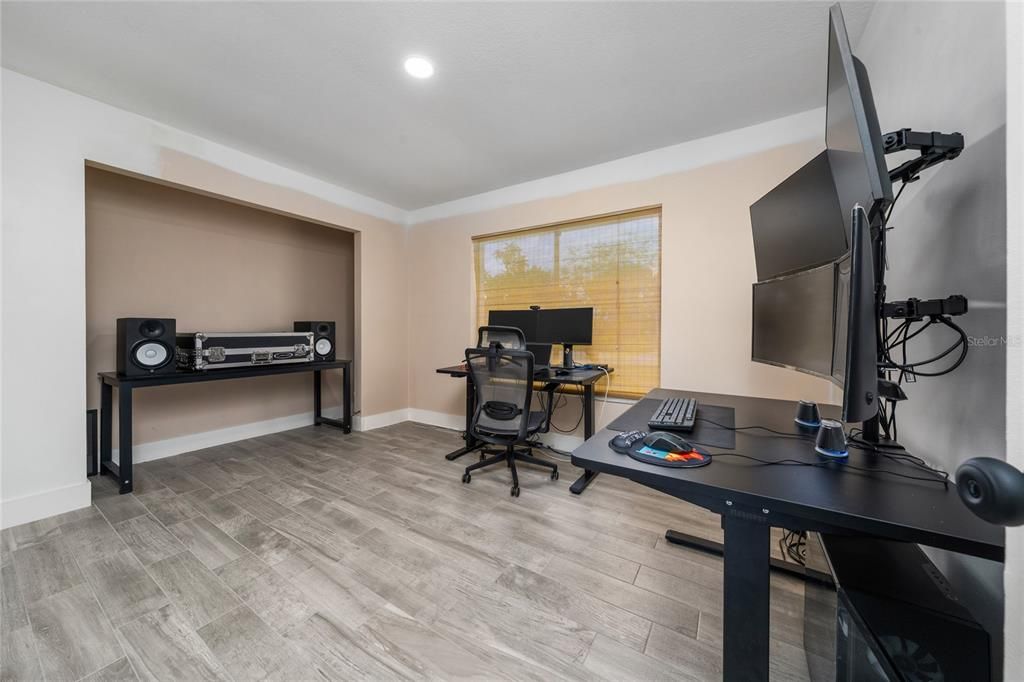 Fitness Equipment, Home Office, Interior, Recessed Lighting, Wood Texture Flooring