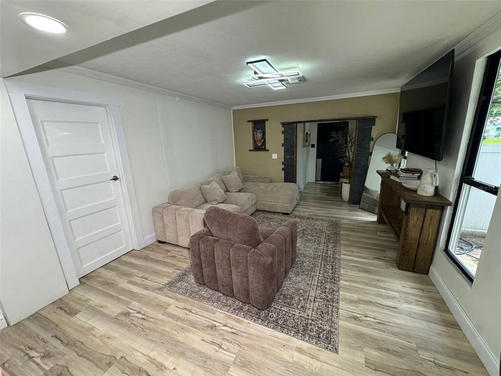 Interior, Living room, Recessed Lighting, Wood Texture Flooring