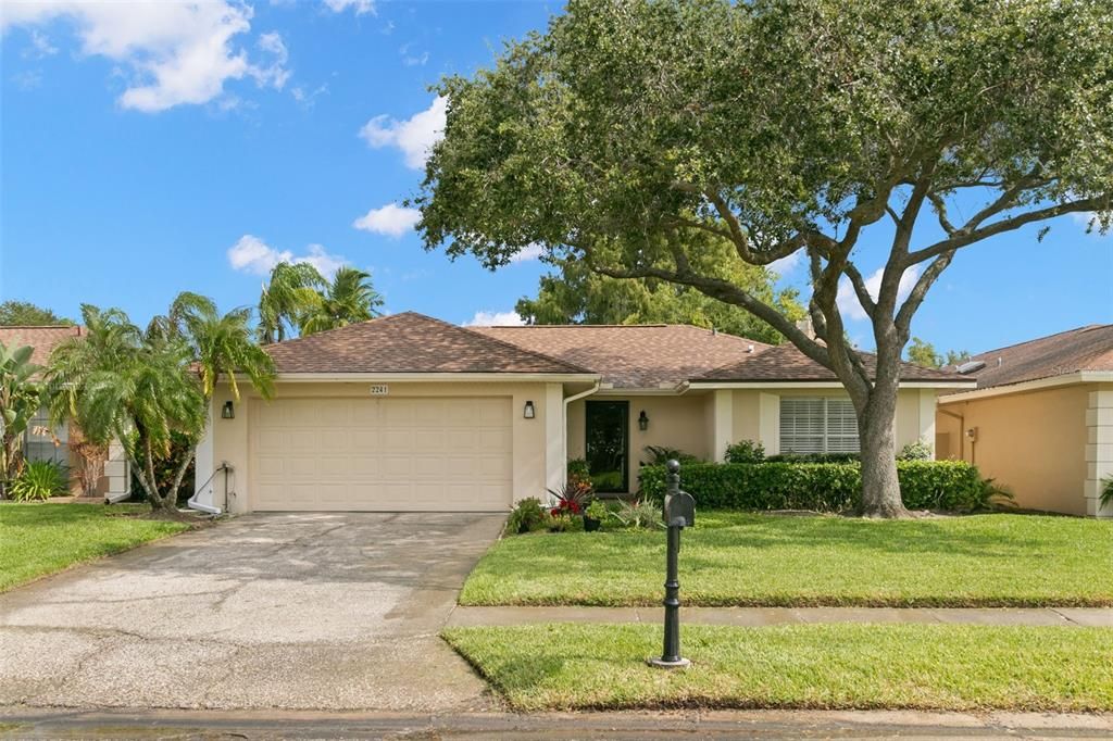 Attached, Exterior, Facade, Ranch