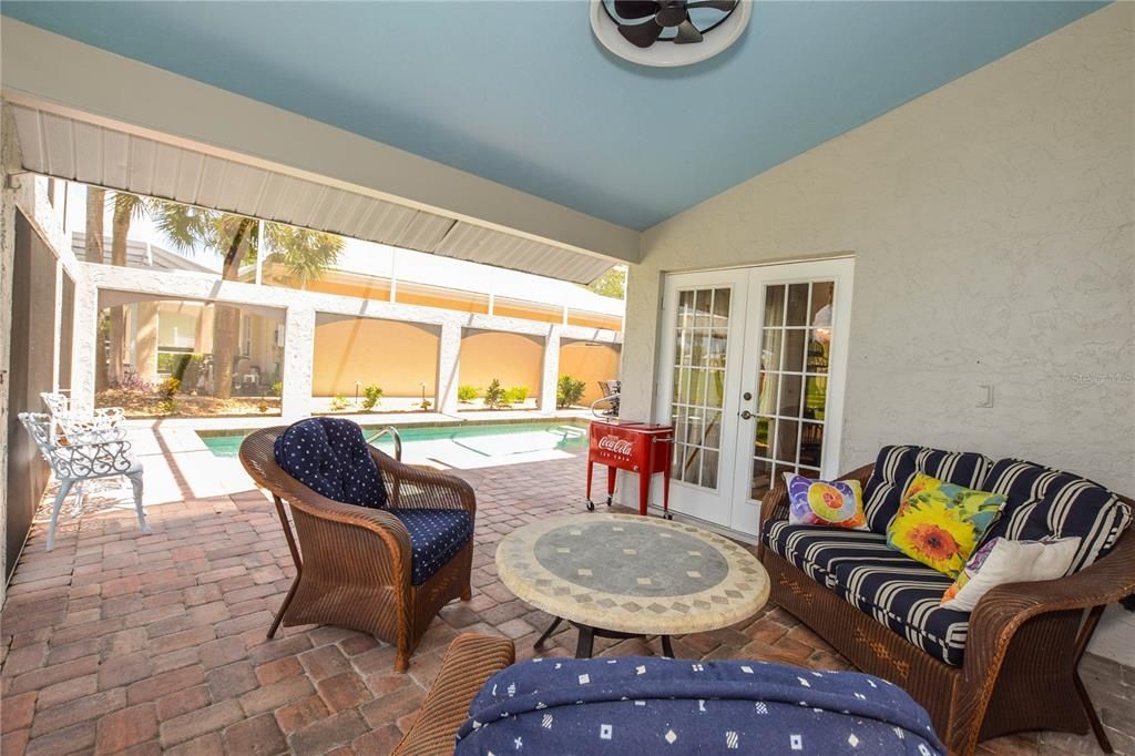 Exterior, Pool