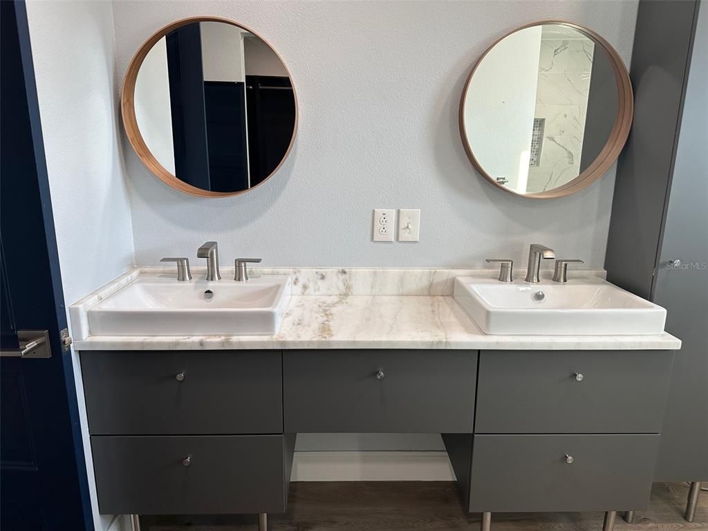 Bathroom, Dual Sink Vanities, Interior