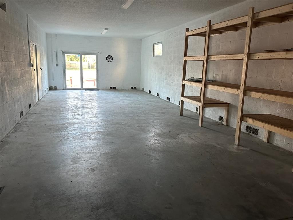 Empty room, Interior, Wooden Beams