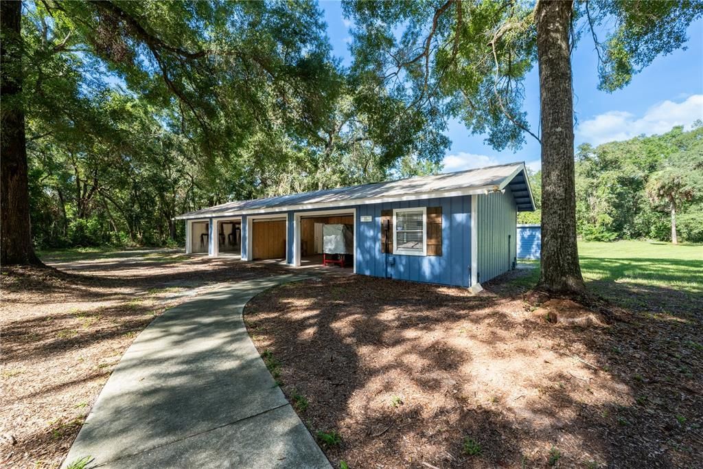 Exterior, Facade, Ranch