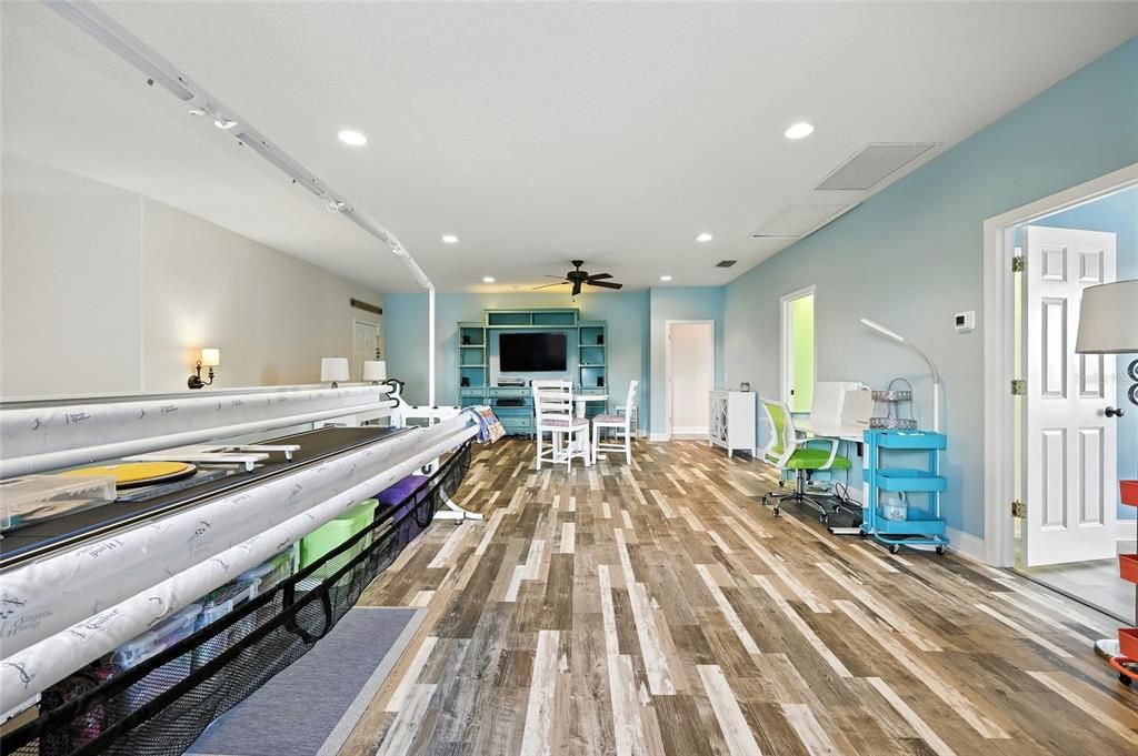 Interior, Recessed Lighting, Wood Texture Flooring