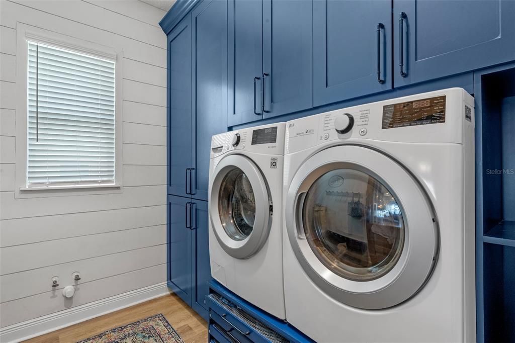 Interior, Washer, Wood Texture Flooring