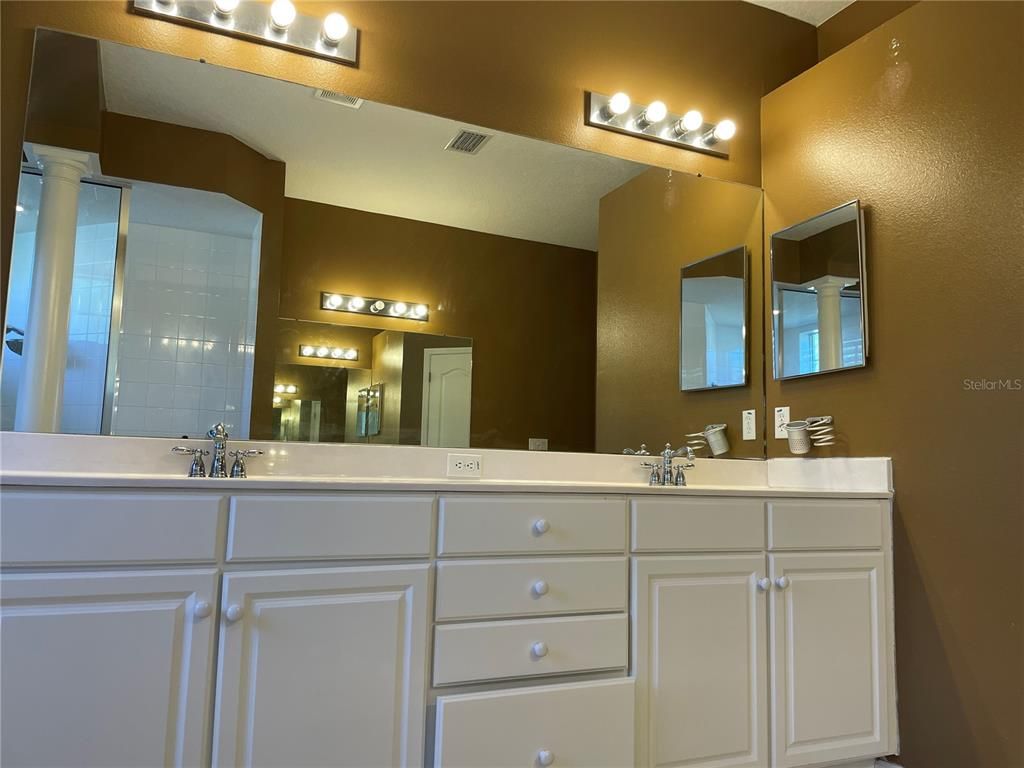 Bathroom, Dual Sink Vanities, Interior
