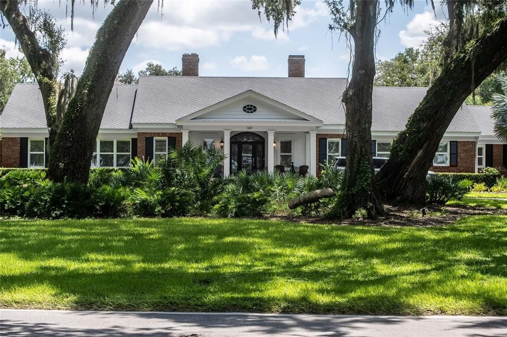 Exterior, Facade, Brick Facade, Ranch