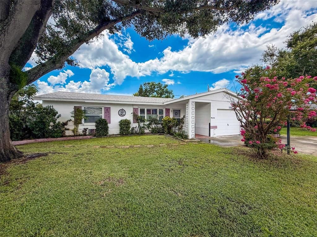 Attached, Backyard, Exterior, Facade, Brick Facade, Ranch
