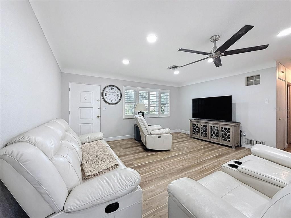 Interior, Living room, Recessed Lighting, Wood Texture Flooring