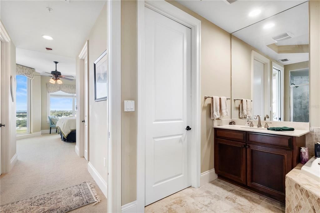 Bathroom, Interior, Recessed Lighting