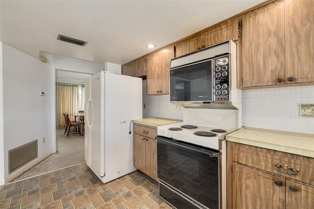 Dining room, Interior, Kitchen, Recessed Lighting