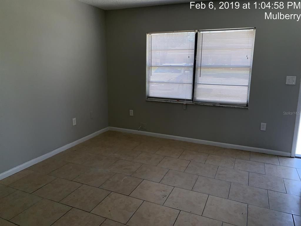 Empty room, Interior