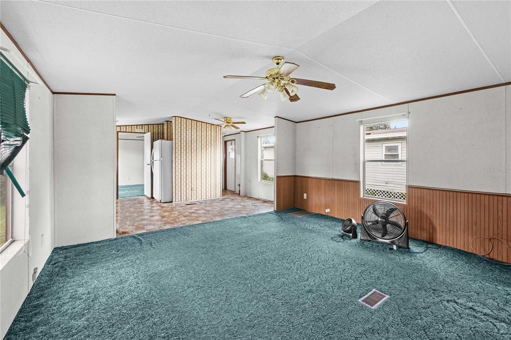 Empty room, Interior