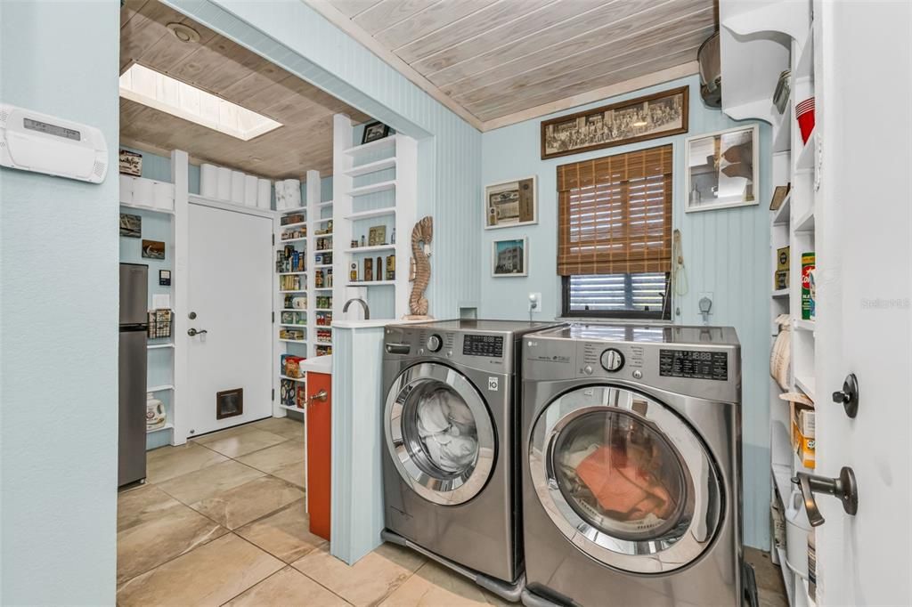 Interior, Washer, Wooden Ceilings