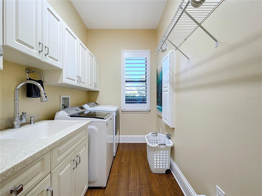Interior, Washer, Wood Texture Flooring