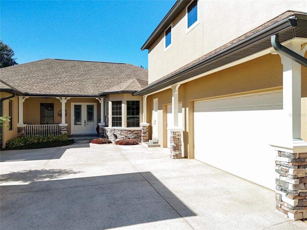 Attached, Exterior, Facade, Ranch