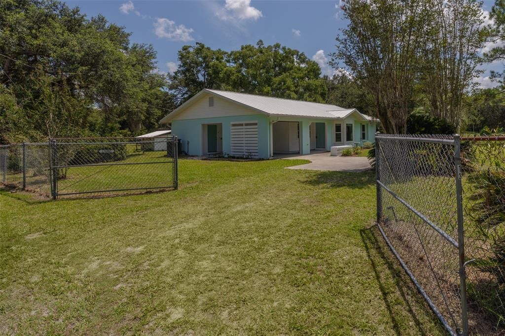 Backyard, Exterior