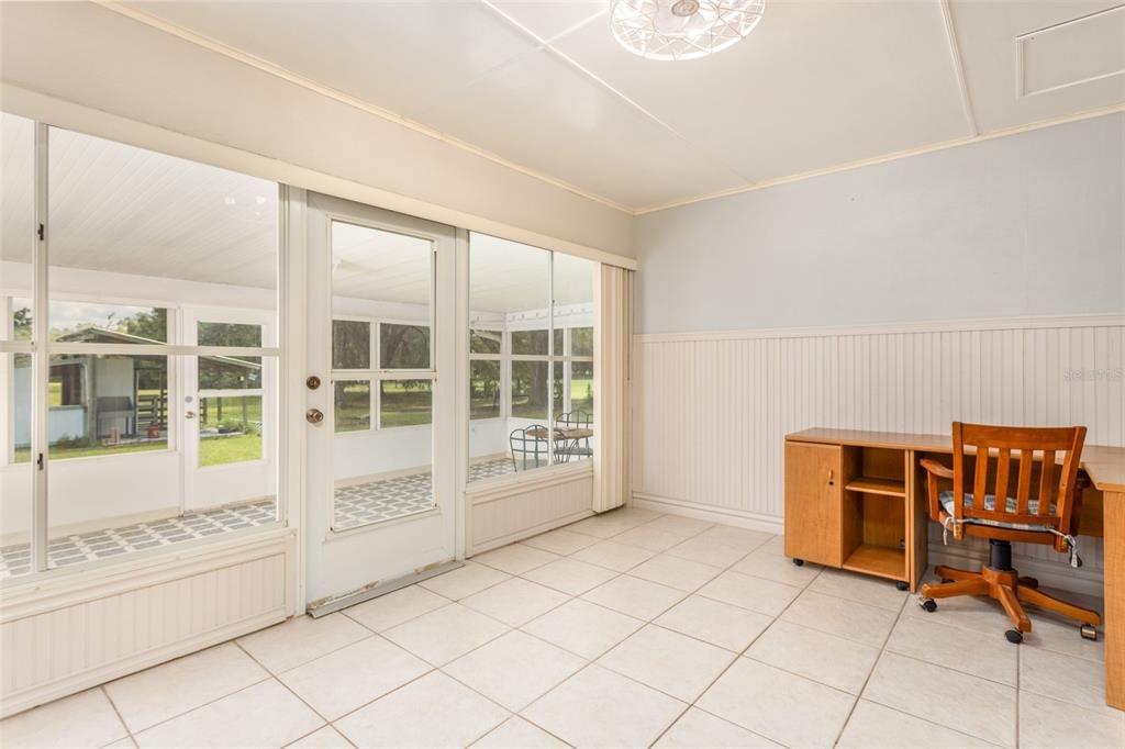 Home Office, Interior