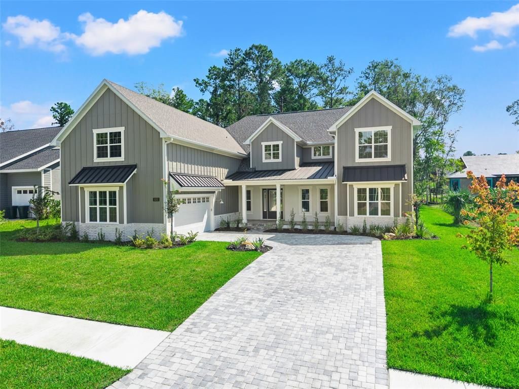 Attached, Exterior, Facade, Farmhouse