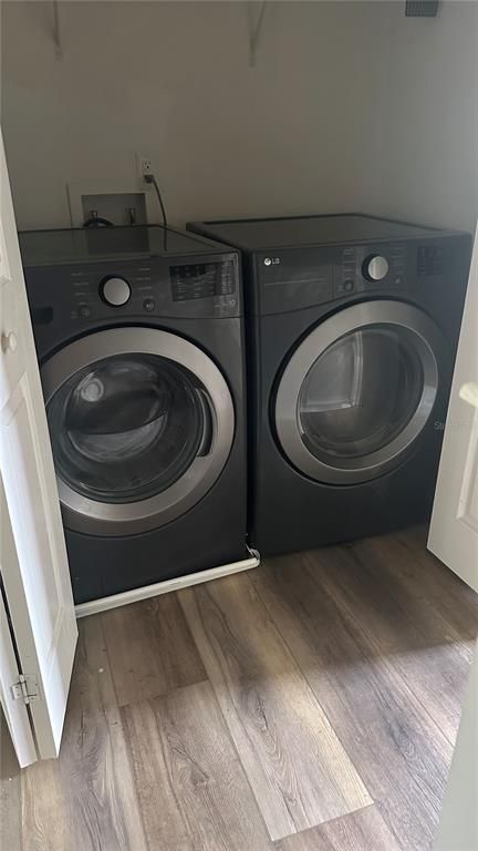 Interior, Utility Closets, Washer, Wood Texture Flooring