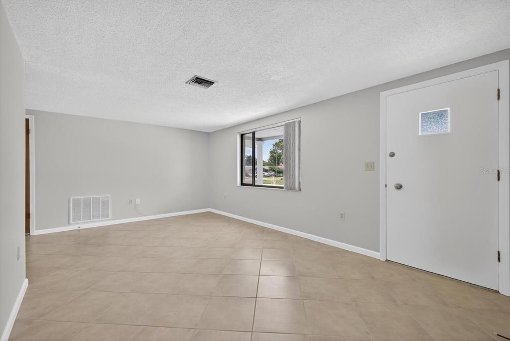 Empty room, Interior