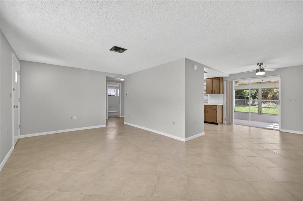 Empty room, Interior