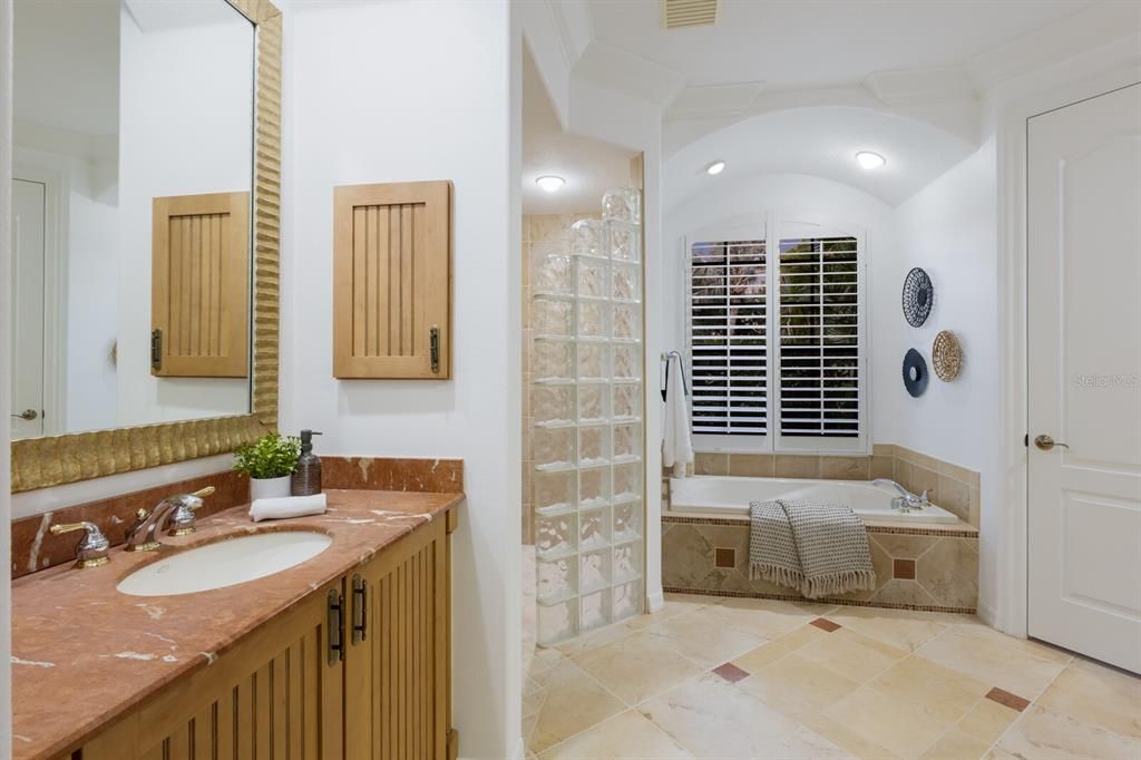 Bathroom, Interior, Recessed Lighting