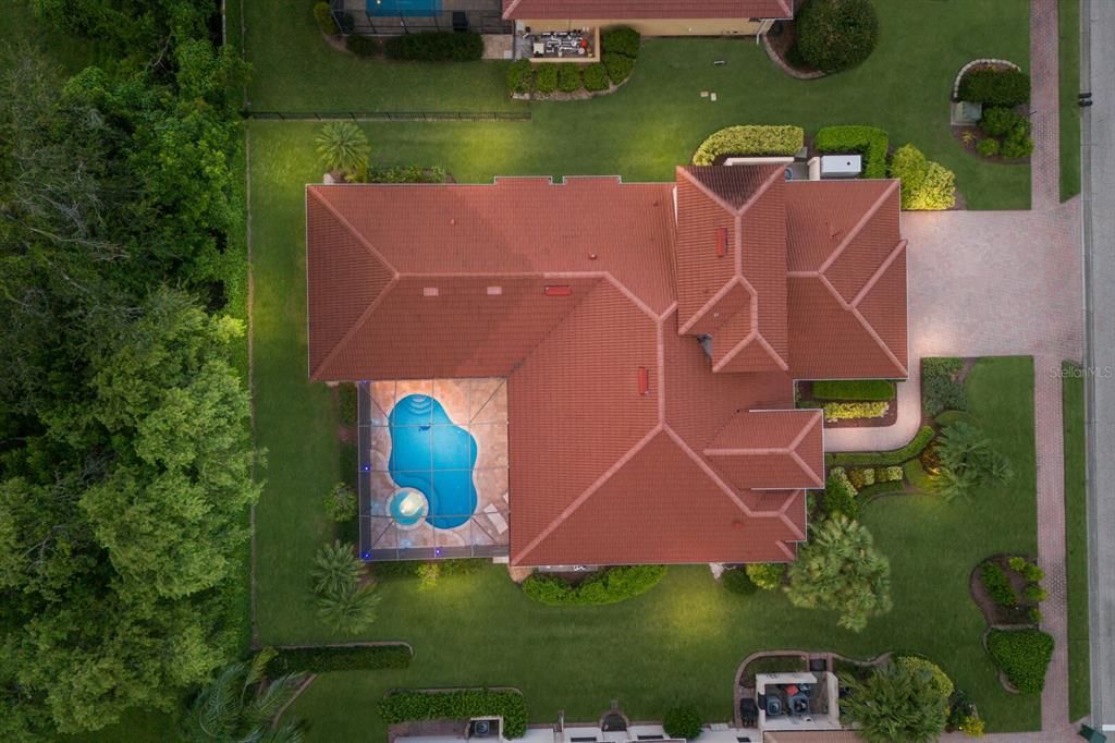 Exterior, Drone