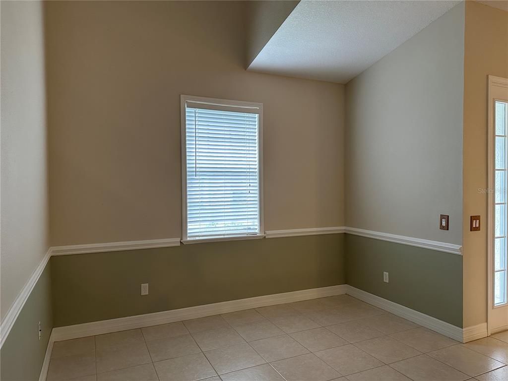 Empty room, Interior