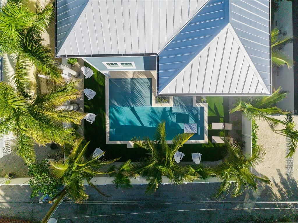 Exterior, Drone
