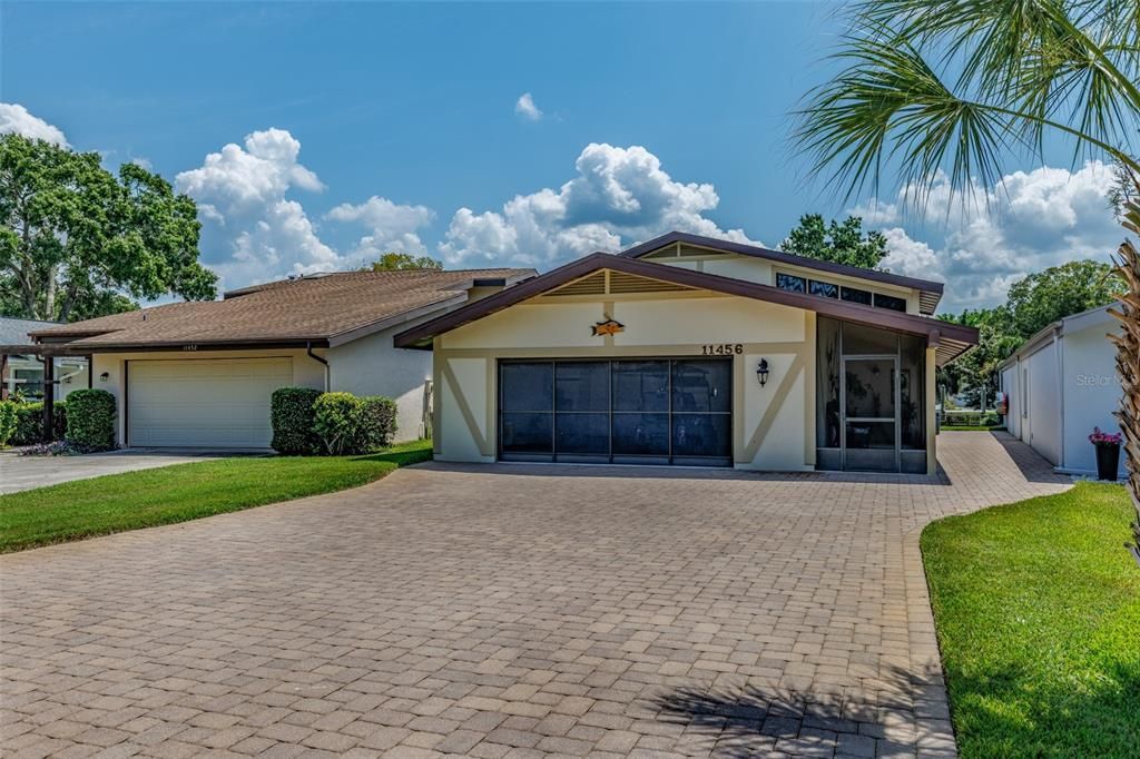 Attached, Exterior, Facade, Ranch