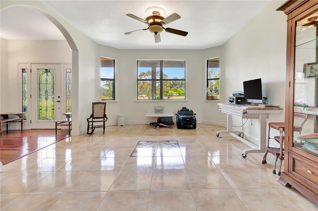 Home Office, Interior