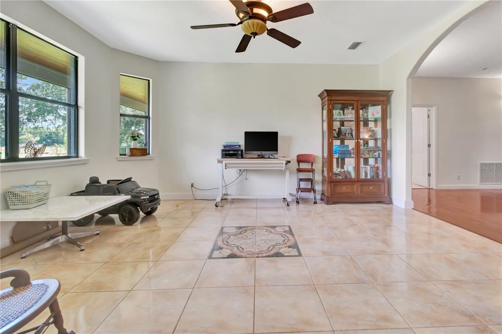 Home Office, Interior