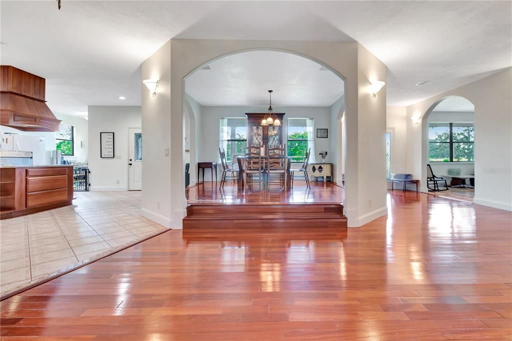 Chandelier, Dining room, Interior, Kitchen, Pendant Lights, Recessed Lighting, Wood Texture Flooring