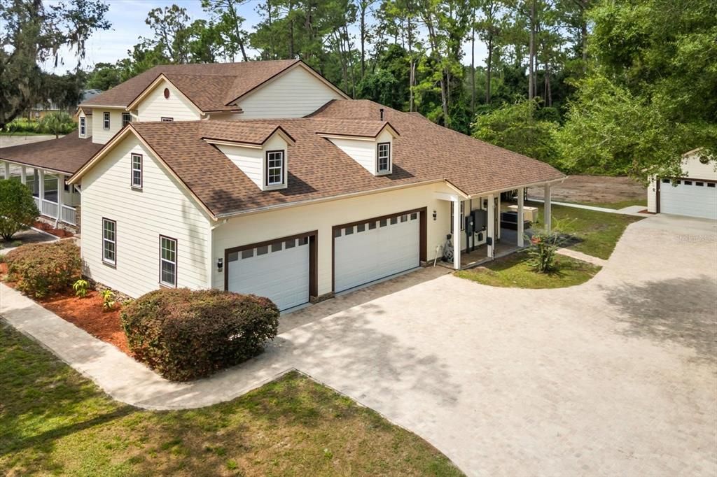 Attached, Exterior, Facade, Farmhouse