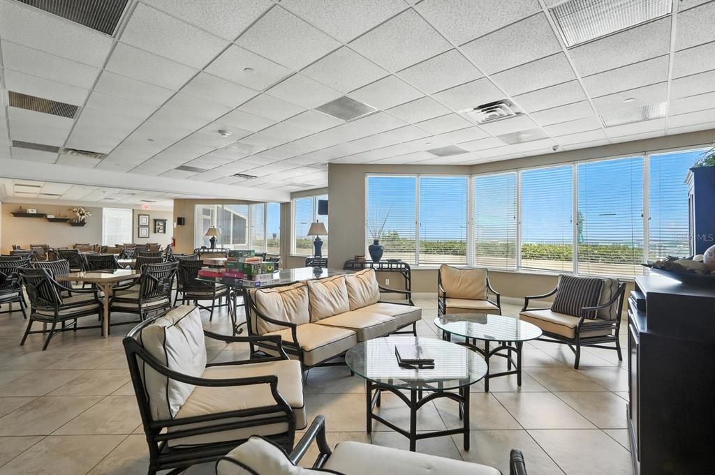 Dining room, Interior, Living room, Recessed Lighting