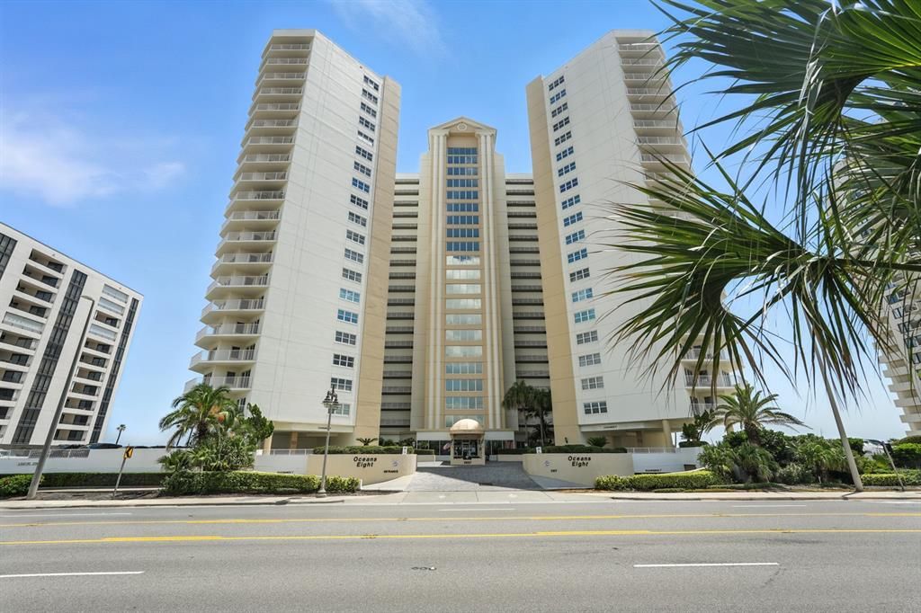 Exterior, Facade, Condo Building