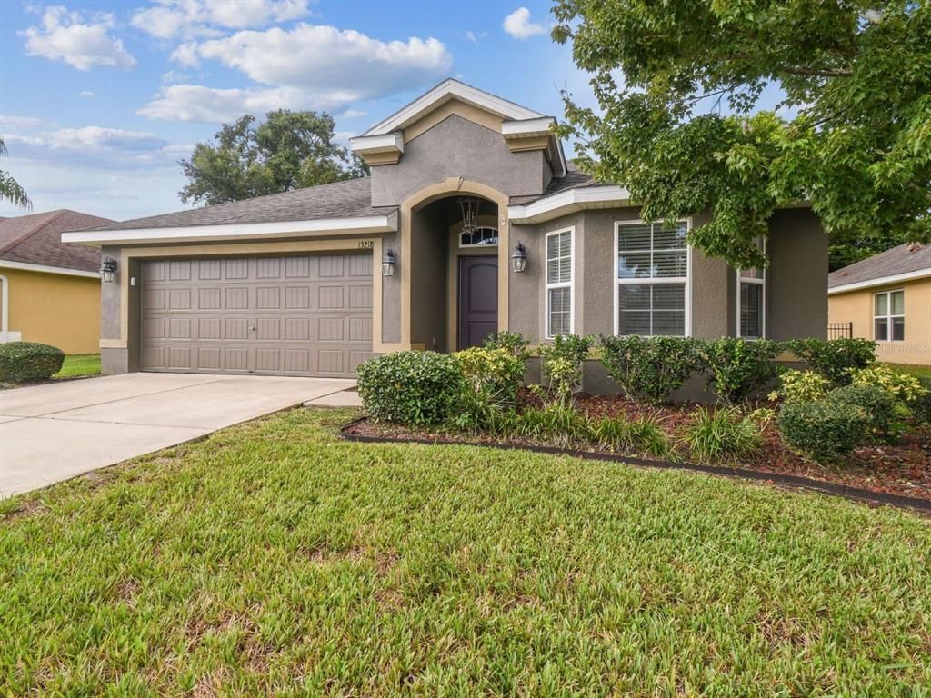 Attached, Exterior, Facade, Ranch