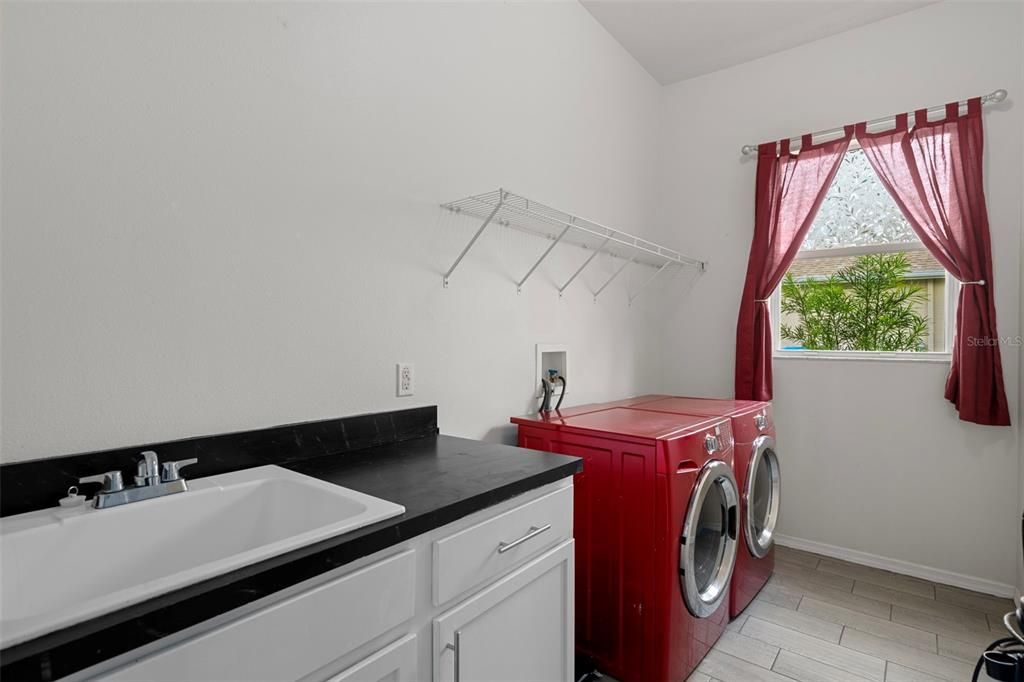 Interior, Washer, Wood Texture Flooring