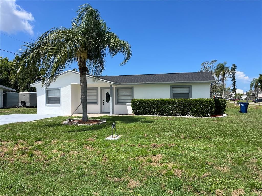 Backyard, Exterior, Facade, Ranch
