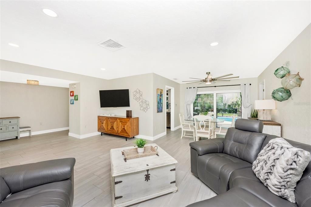 Dining room, Interior, Living room, Recessed Lighting, Wood Texture Flooring